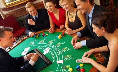 Tìm hiểu về người chia bài trong casino và vai trò quan trọng của họ