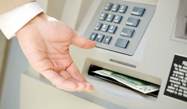 Cách tính lãi thẻ tín dụng khi rút tiền mặt