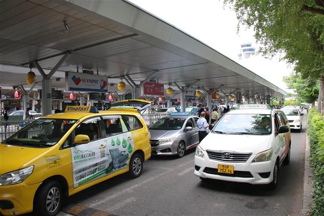 ​Yêu cầu phản ánh việc taxi tại sân bay Tân Sơn Nhất “gánh” nhiều loại phí | Việt Nam+ (Việt NamPlus)