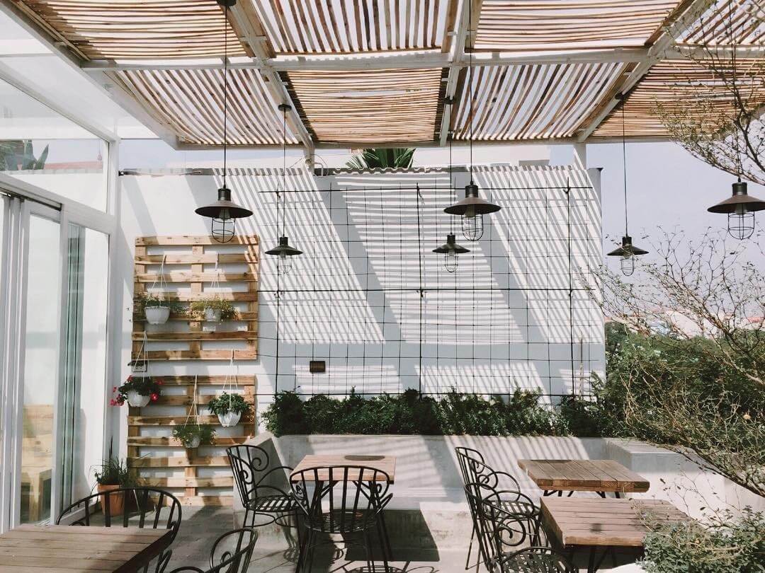 thiết kế quán trà sữa ngoài trời: Bí quyết thiết kế quán trà sữa ngoài trời đẹp, hút khách - Atrani Design - Nội Thất Pmax